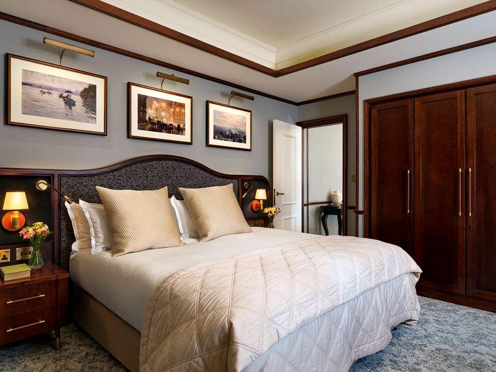 ホテル ザ ゲームバード ロンドン 部屋 写真 A bedroom at the Taj Mahal Palace