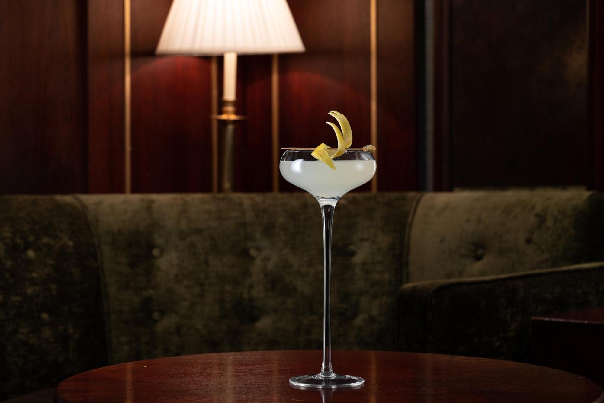 ホテル ザ ゲームバード ロンドン エクステリア 写真 A Vesper cocktail