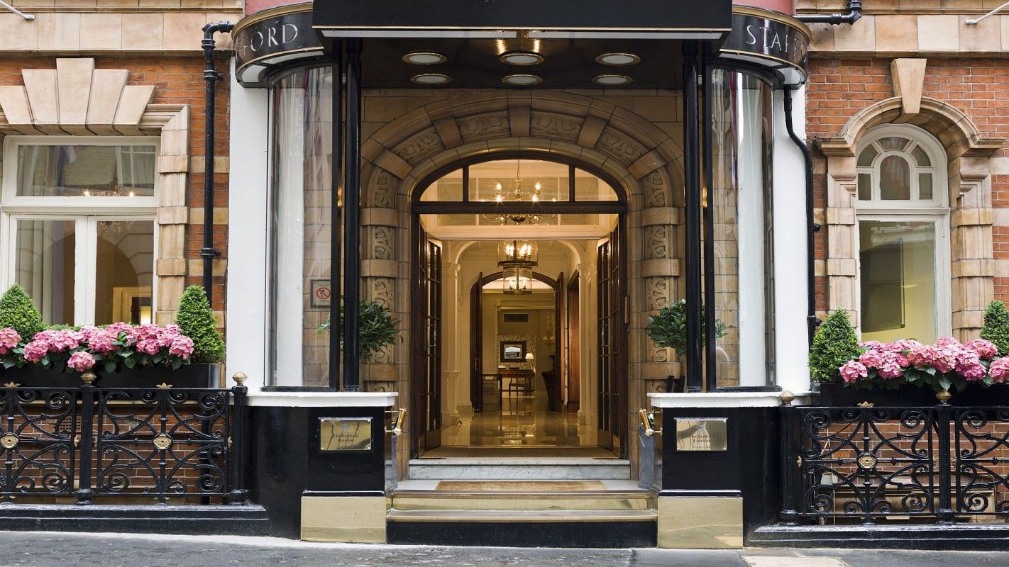 ホテル ザ ゲームバード ロンドン エクステリア 写真 Entrance to the hotel