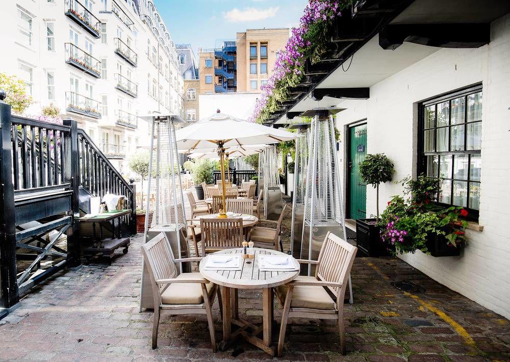 ホテル ザ ゲームバード ロンドン エクステリア 写真 The courtyard at The Ivy, St John's Wood