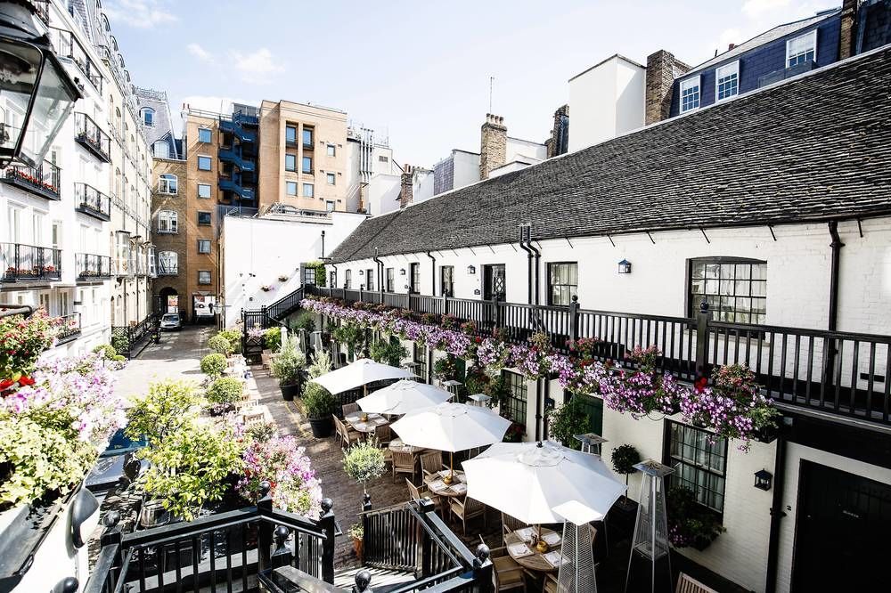 ホテル ザ ゲームバード ロンドン エクステリア 写真 The courtyard at the Swan Inn